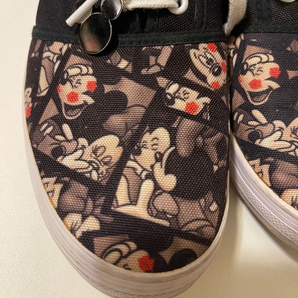 The Bradford Exchange Trevor Carlton 2014 Disney Mickey Mouse Sneakers - Picture 9 of 12